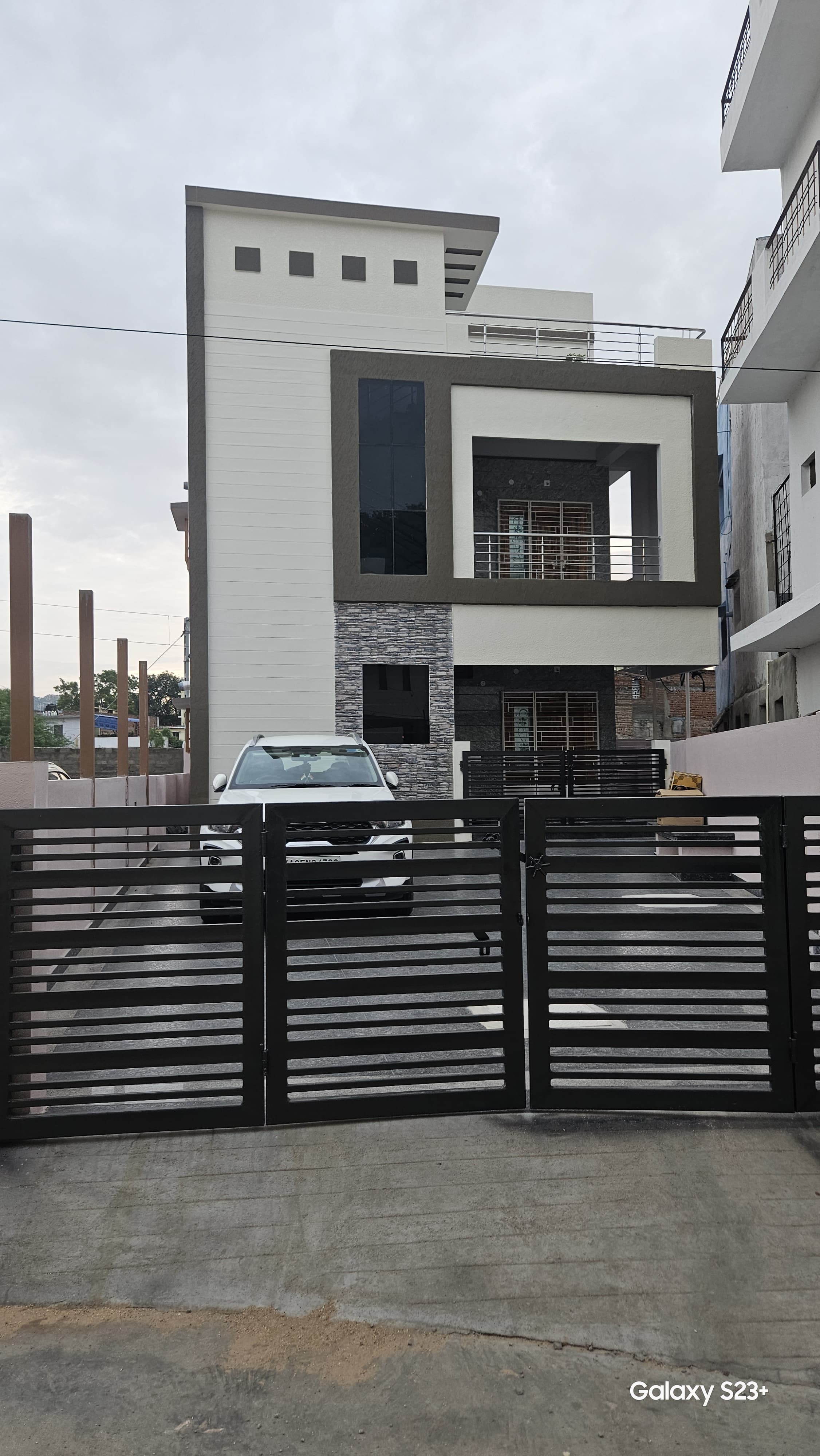 Metro Plaza Commercial Complex